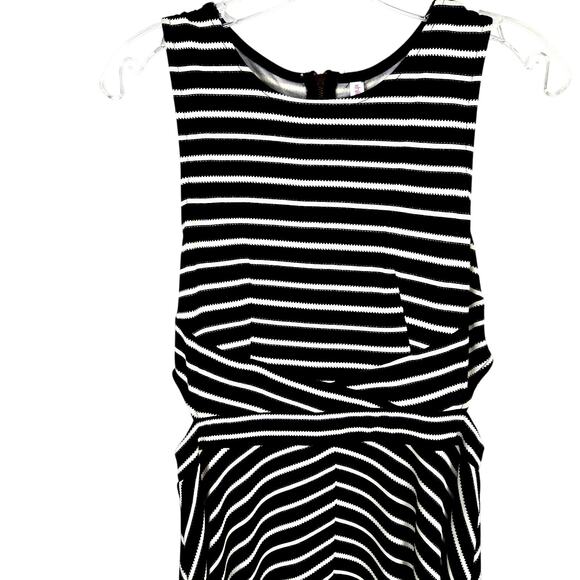 Xhilaration Women's Dress Small S  Black White Short Sleeveless Misses Size 4 6 - Picture 2 of 6